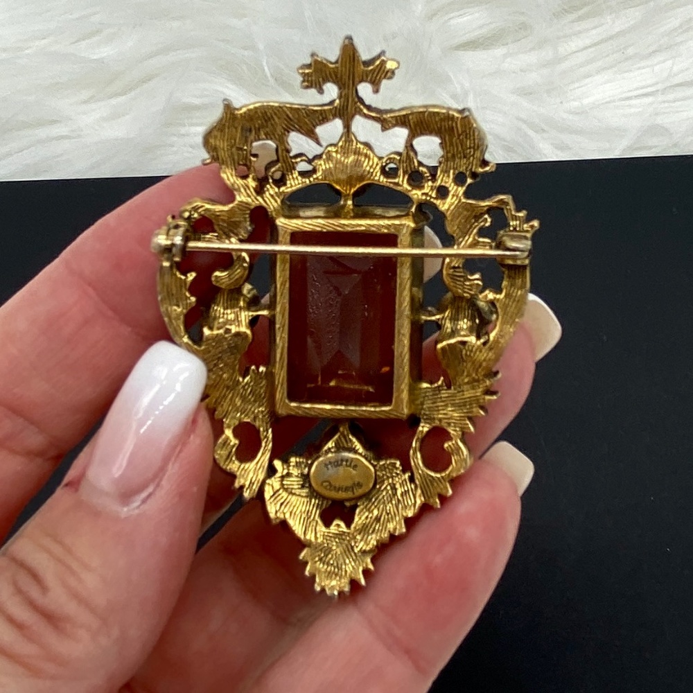 SOLD. Vintage Hattie Carnegie Brooch, Signed - Picture 6 of 8